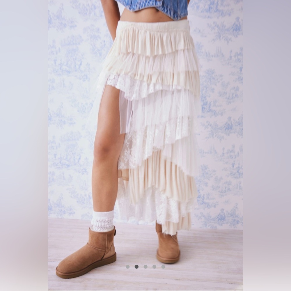 ISO!!!!! KIMCHI BLUE TIERED RUFFLE MIDI SKIRT URBAN OUTFITTERS!!!!!!!!!!